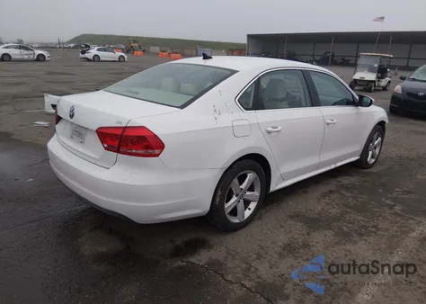 2012 Volkswagen Passat 2.5L Se z USA, uszkodzony, nr VIN 1VWBH7A36CC107833